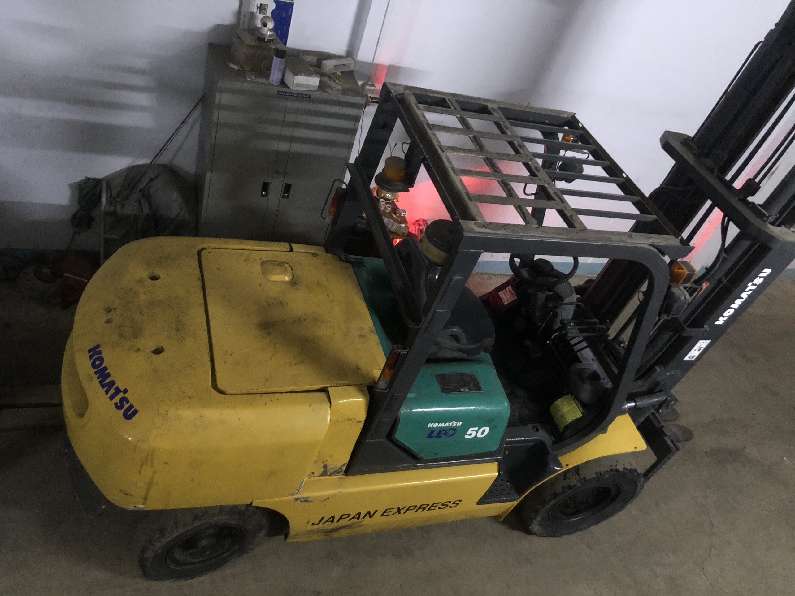 xe nâng 5 tấn.jpg (815 KB)